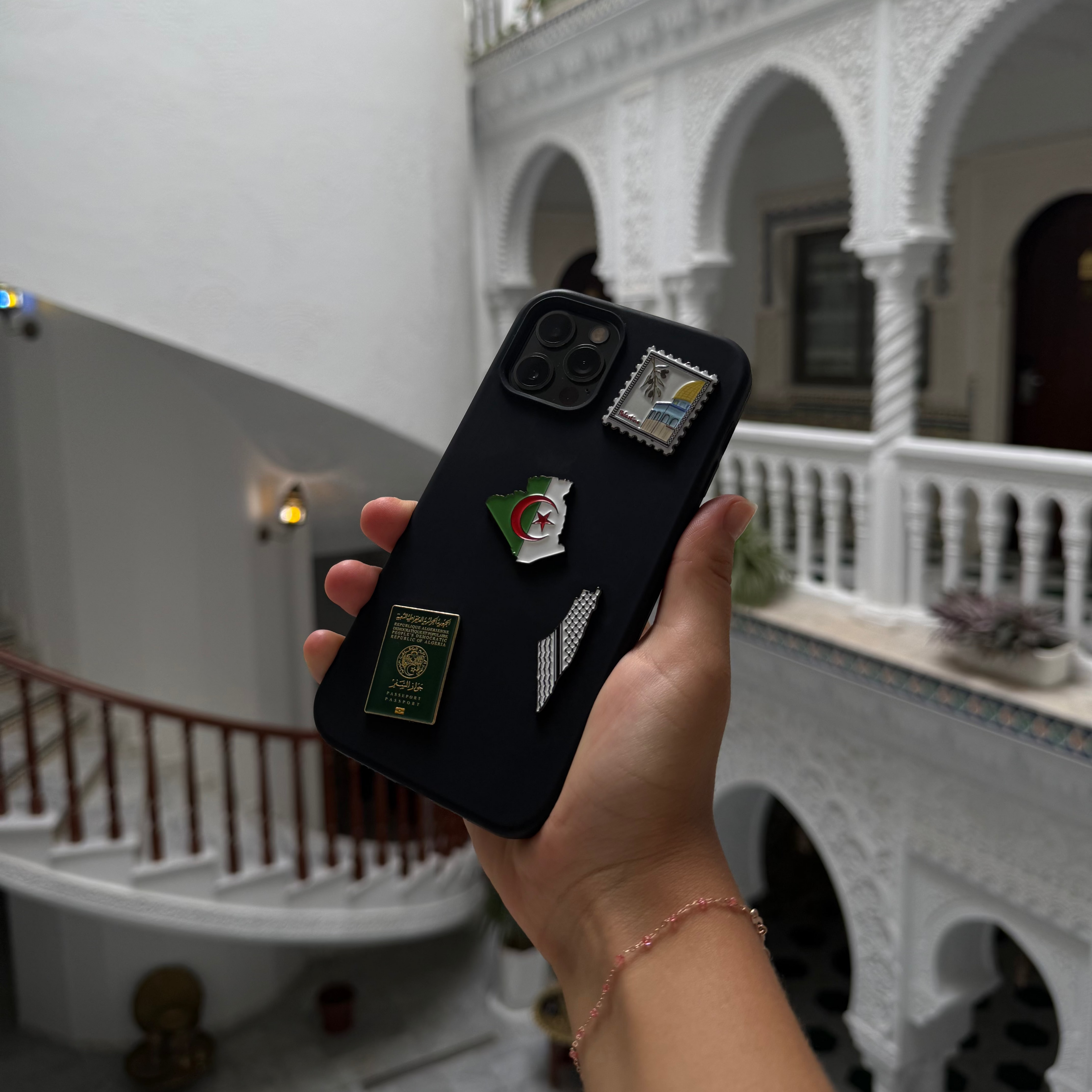 coque noire stickers en metal algerie et palestine